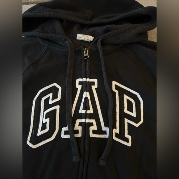 GAP Classic Black Zip-Up Hoodie - Picture 2 of 6